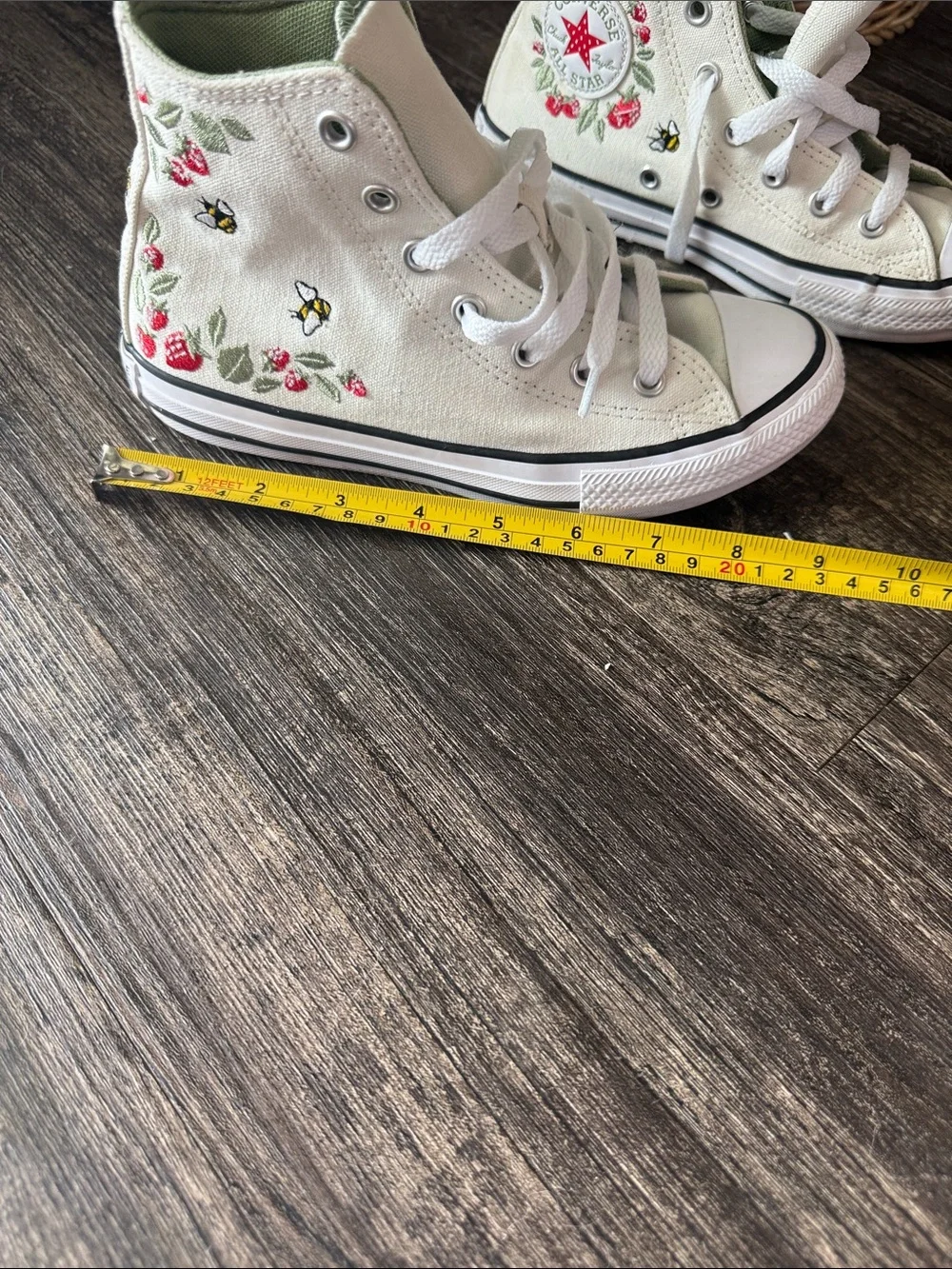 Converse Kids Berries & Bees High Top Shoes Size 2 Youth EUC